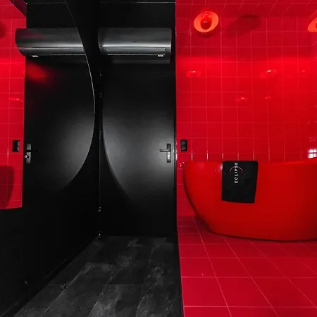 Eclipse Red 아파트